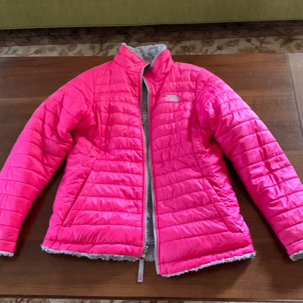North Face winter coat. Reversible!! Worn once only. Size XL girls